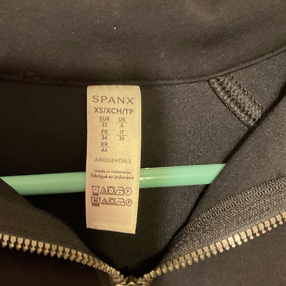 Black Zip-Up Hoodie and Jogger Set - Picture 6 of 9